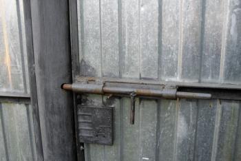 Установка дверной ручки-замка в межкомнатную дверь